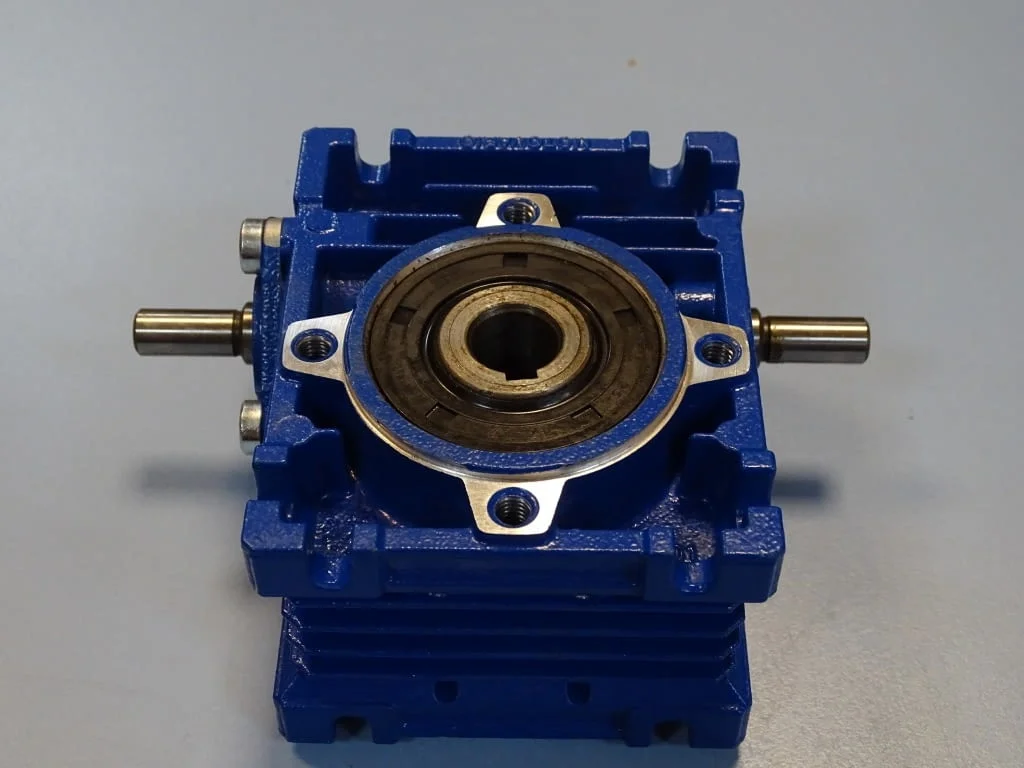 Червячен редуктор MOTOVARIO NRV030 worm gear reducer i:10.00 — снимка 5