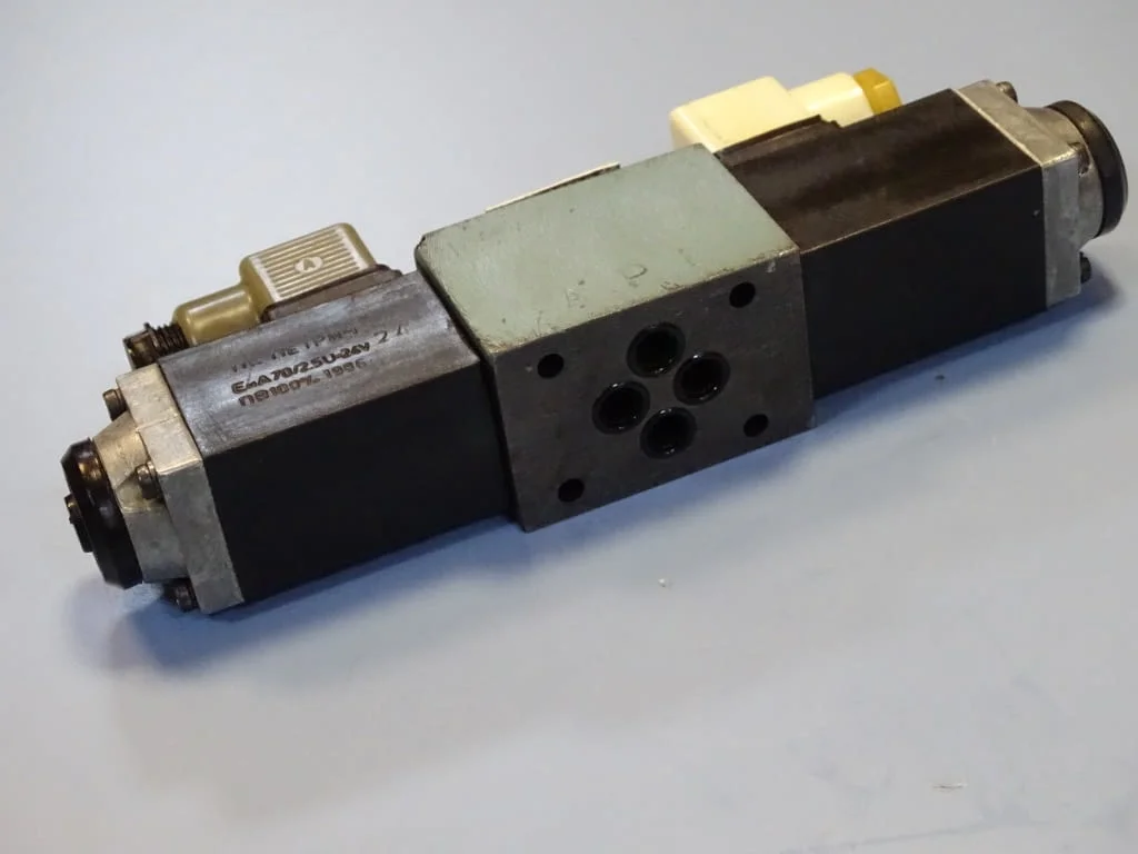 Хидравличен разпределител "Хидравлика" тип РХ /00AM 320Bar 24VDC hidraulic solenoid valve — снимка 5