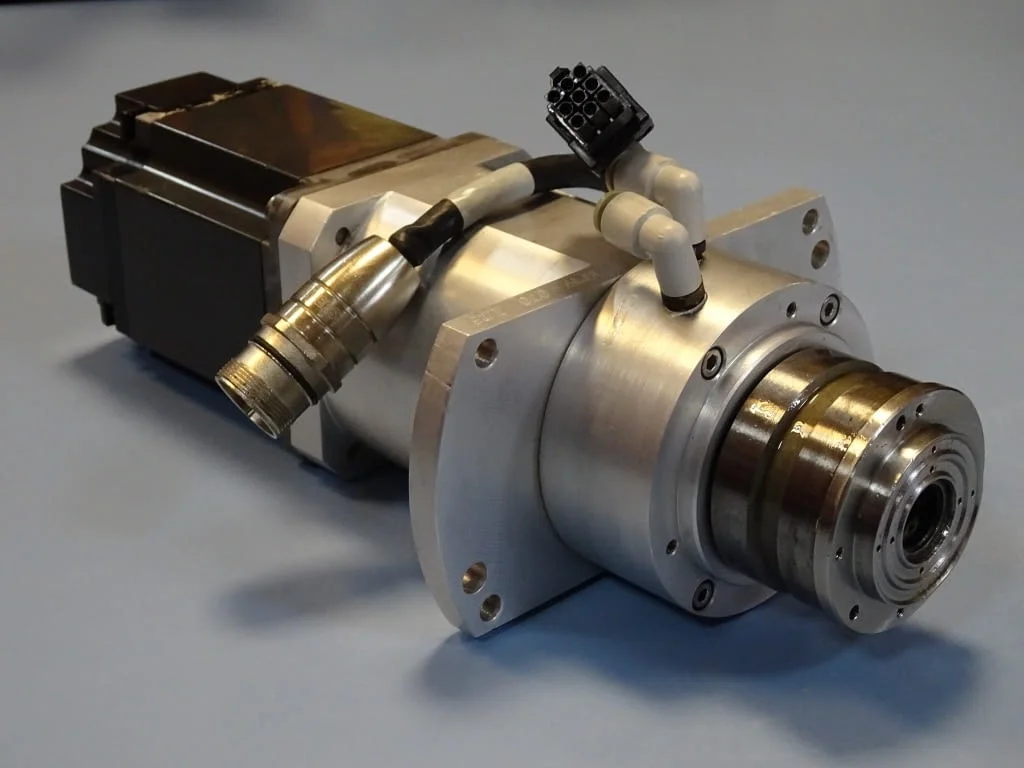 Серво мотор MITSUBISHI HC-UFS43K AC servo motor, куплунг R+W, корпус IPW-070 L23 — снимка 2