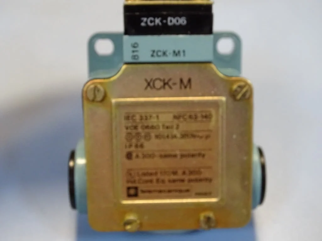 Краен изключвател Telemecanigue XCK-M106 Limit Switch 380VAC — снимка 4