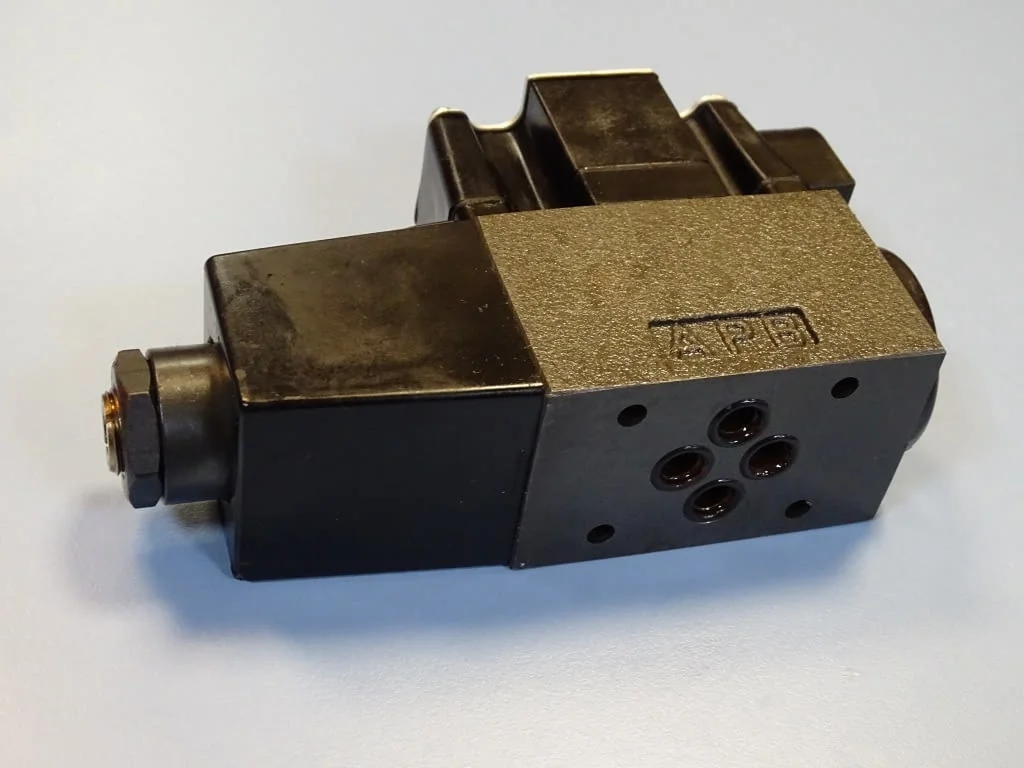 Хидравличен разпределител DAIKIN JSO-G02-2BA-20-N solenoid operated valve 100V — снимка 5