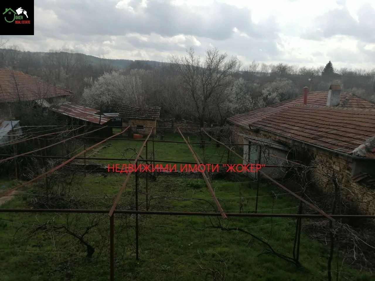 Къща с двор в село Долна Липница — снимка 4