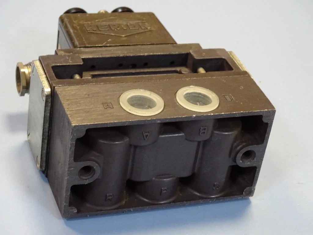 Пневматичен разпределител HERION 26512B73 Solenoid Valve 220V/50Hz G1/2 — снимка 8