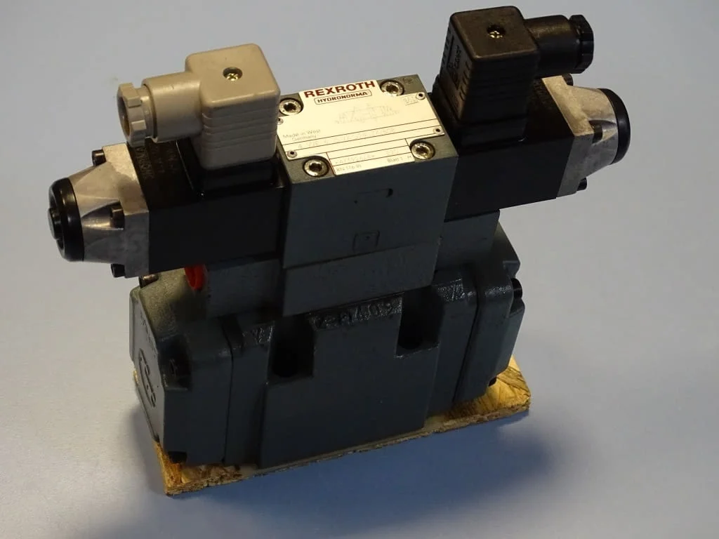 Хидравличен разпределител Rexroth 4 WE 6 J51/AG24NZ4/B08 Rexroth 4 WEH 10 J20/6A G24NEZA/B08 — снимка 3