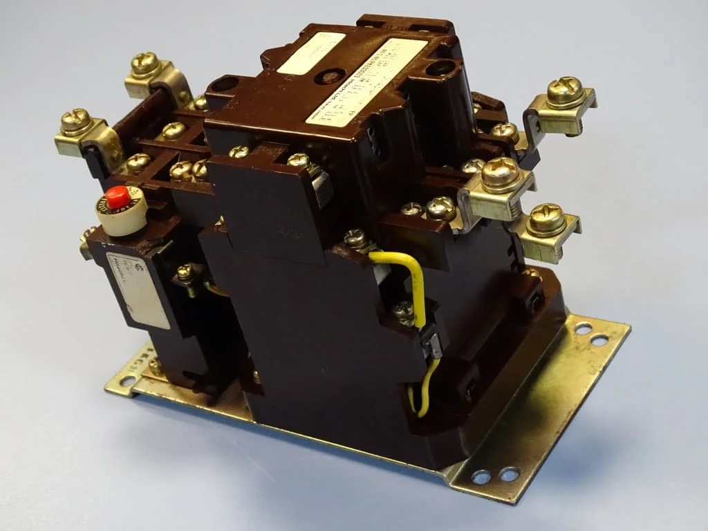 Контактор въздушен HITACHI H33 magnetic contactor 3-pole coil 7.5kW/11kW — снимка 3