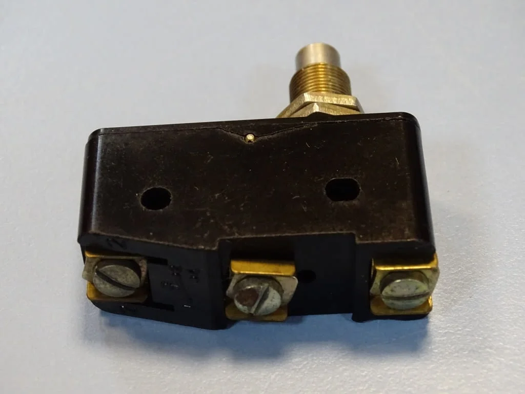 Микроизключвател Robotron typ A1.D1 micro push switch 380VAC — снимка 4