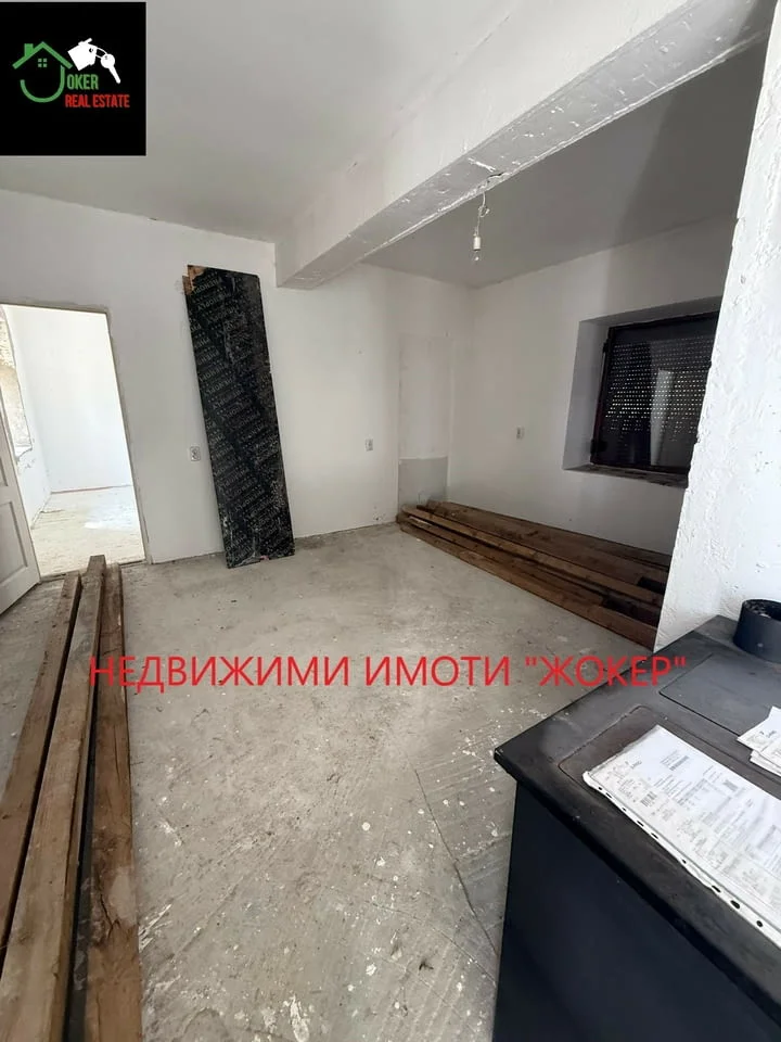 Къща с двор в село Балван — снимка 9