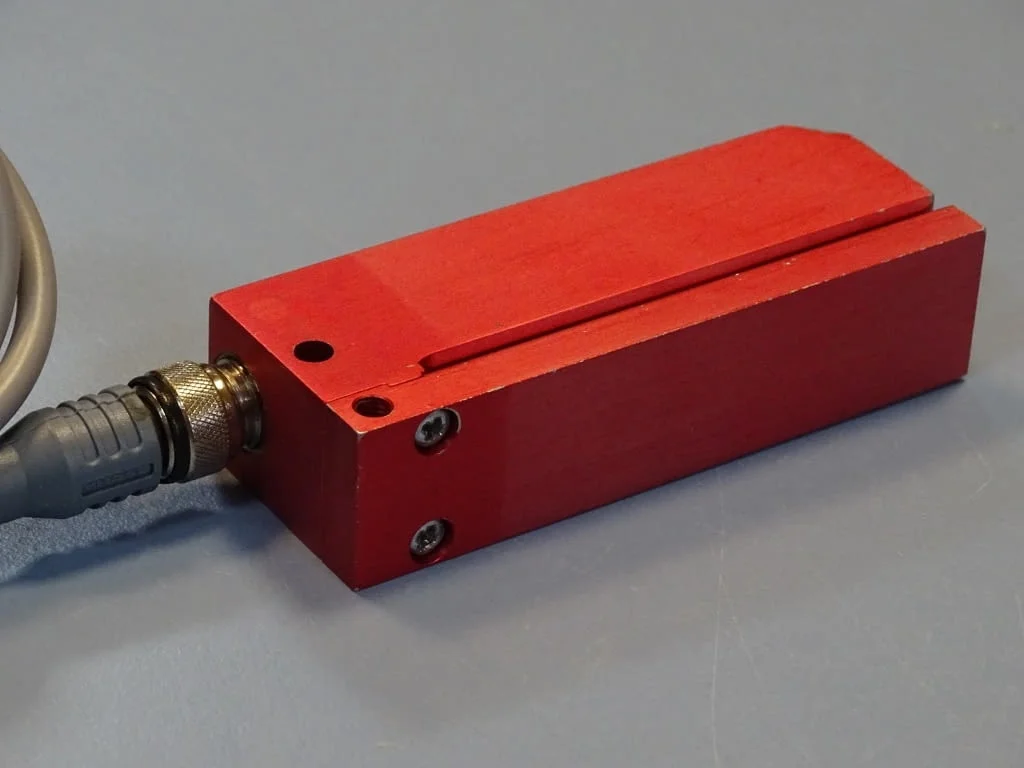 Капацитивен датчик Leuze Electronic GK 14/24L capacitive forked sensor 10-30VDC — снимка 3
