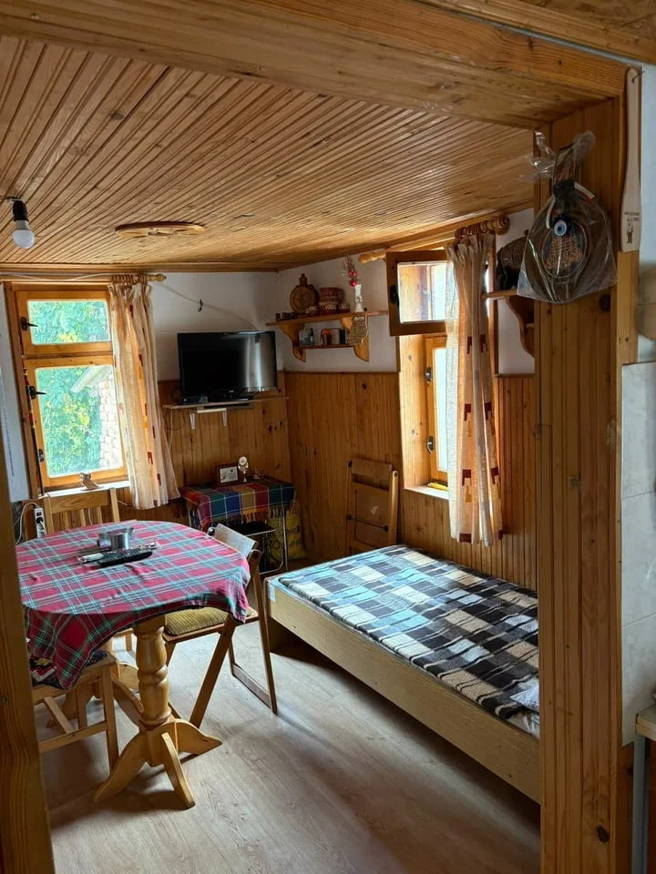 Парцел с къща и стопанска сграда в с. Зайчари, обл. Сливен — снимка 5