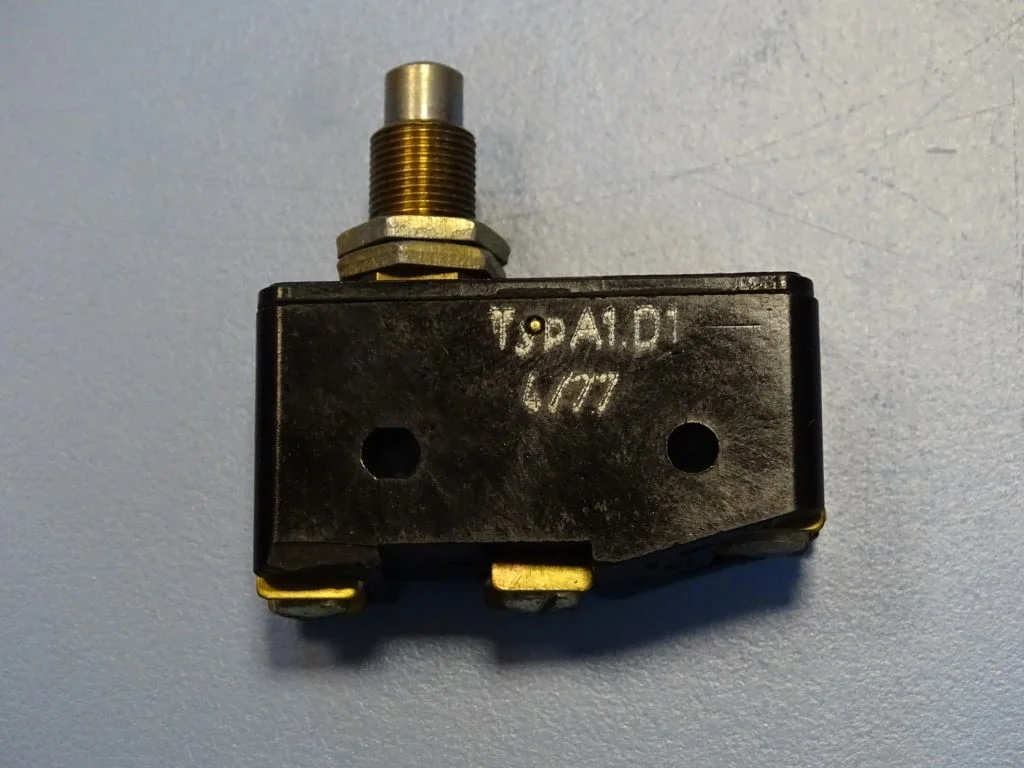 Микроизключвател Robotron typ A1.D1 micro push switch 380VAC — снимка 2