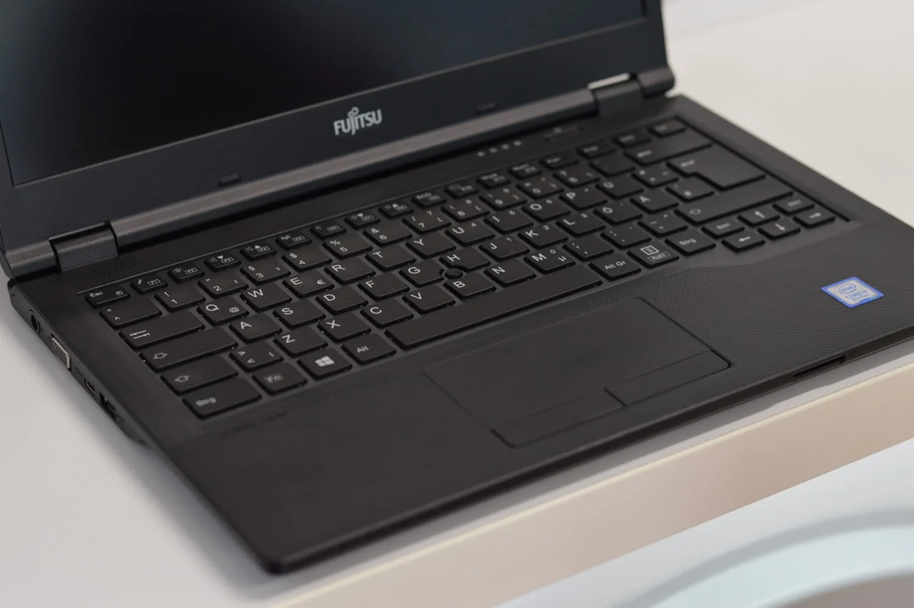 Fujitsu LifeBook E449 - 14" (1920x1080 ) FULL HD / Intel Core i3-8130U / 8GB RAM DDR4 / 256GB SSD / — снимка 2