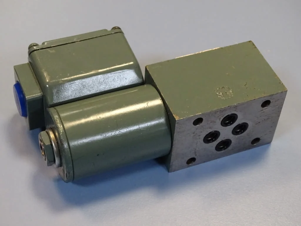 Хидравличен разпределител SUMITOMO SD4GS-AB-01-100AZ-12 directional valve 100V — снимка 4