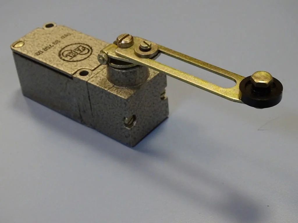 Изключвател краен FATEL Typ 3375802 Limit Switch 16A 250VAC — снимка 5