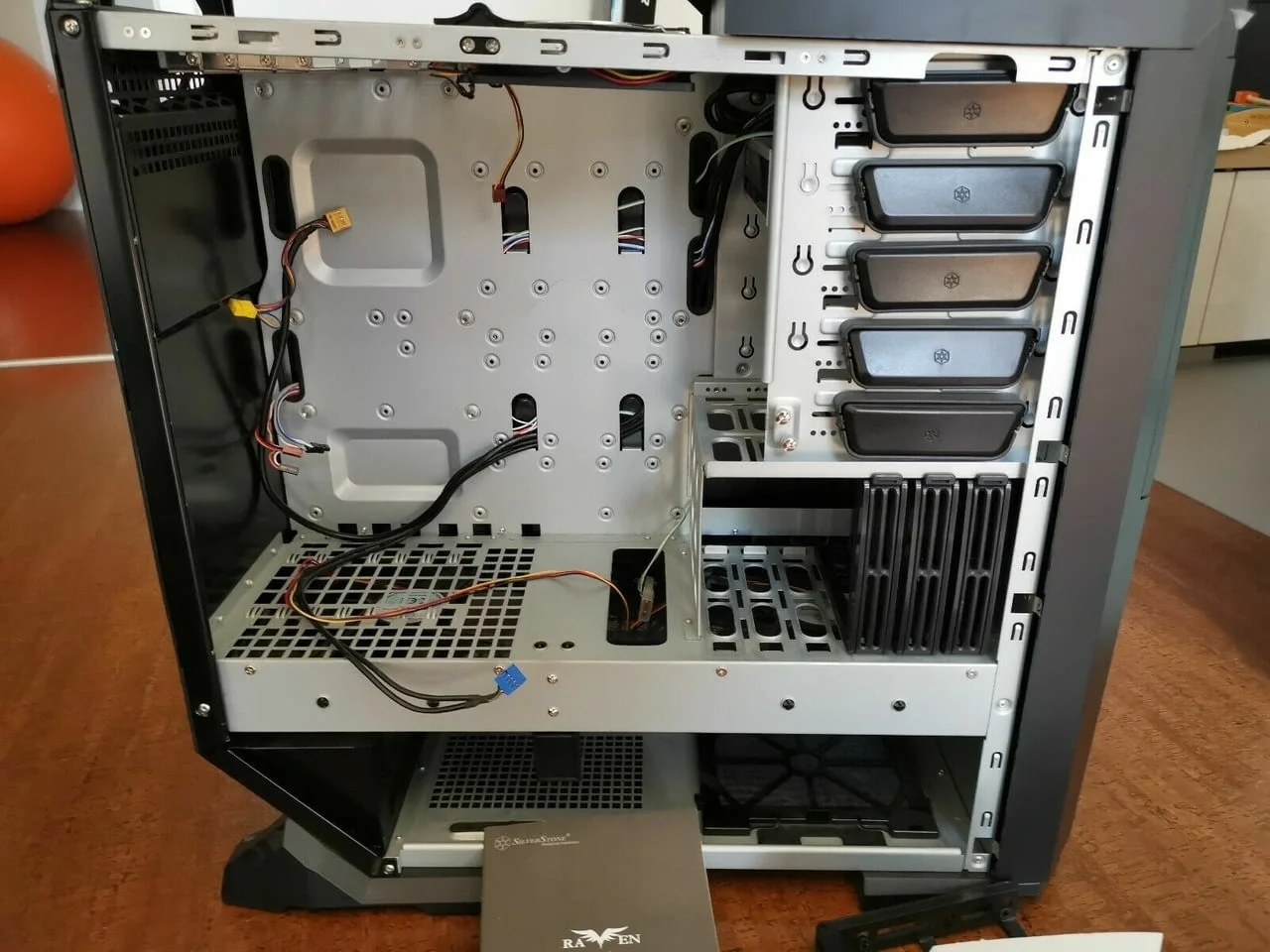 Silverstone Raven RV01-B Window Big Tower — снимка 7