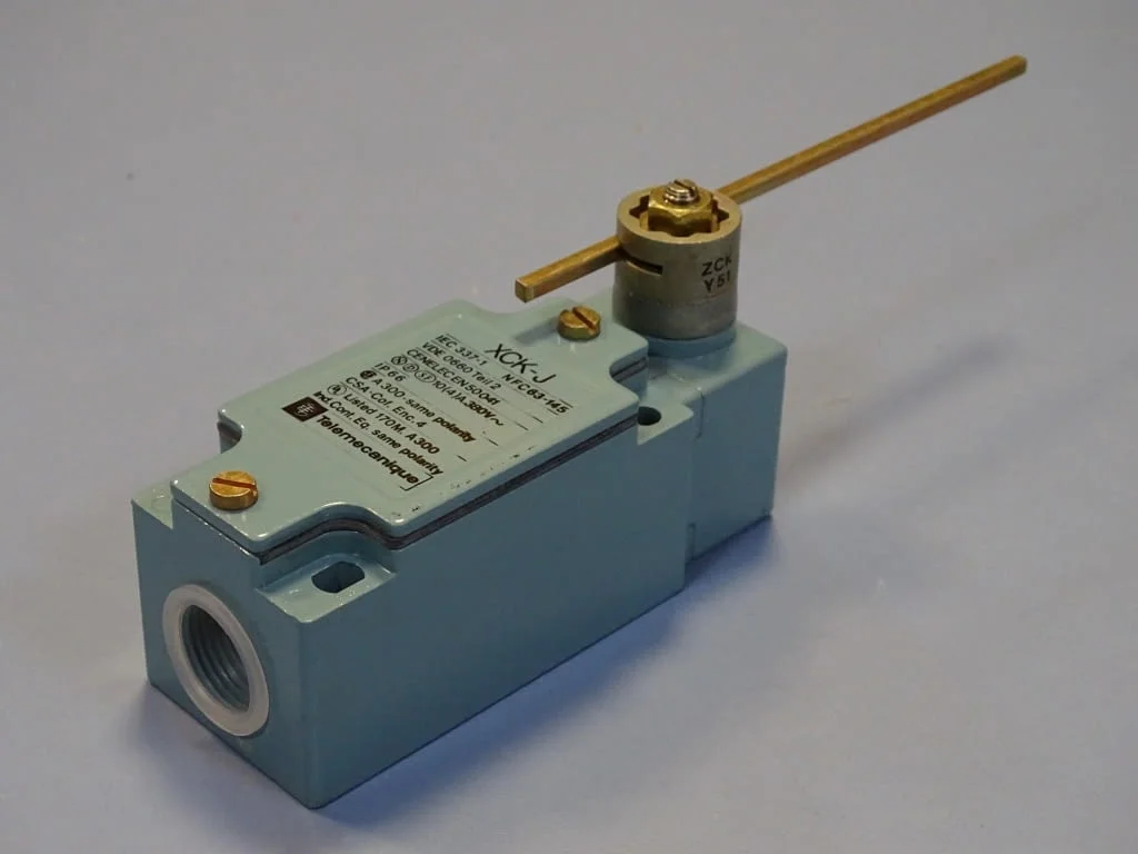 Краен изключвател Telemecanigue XCK-J10551 Limit Switch 380VAC — снимка 2