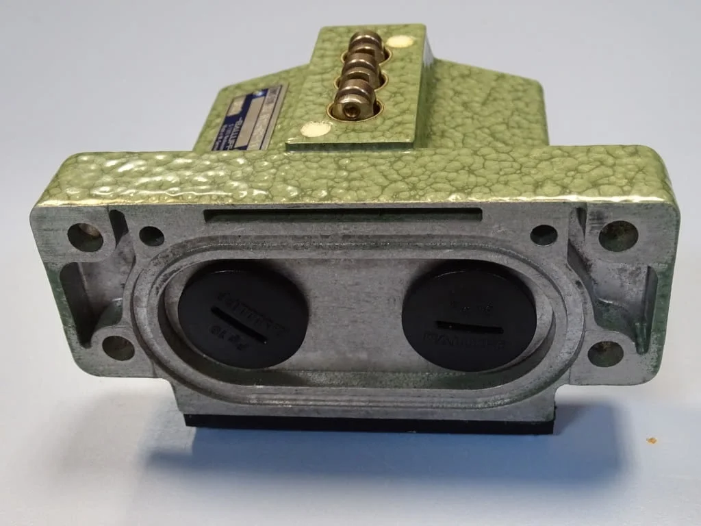 Краен изключвател Balluff BNS 519-D3 R12-62-11 multiple limit switch 250VAC 10A — снимка 3