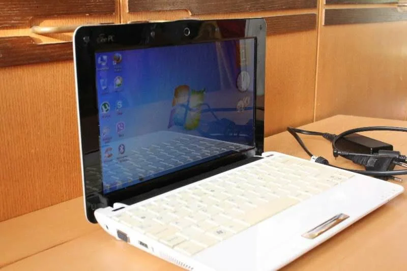Нетбук ASUS Eee PC 1001HA 10.1 перфектно състояние — снимка 2