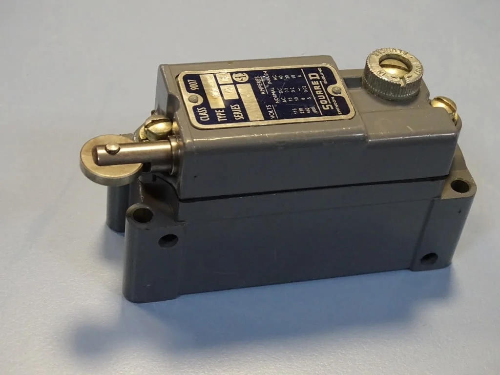 Изключвател краен SQUARED AW-32 limit switch 10A — снимка 2