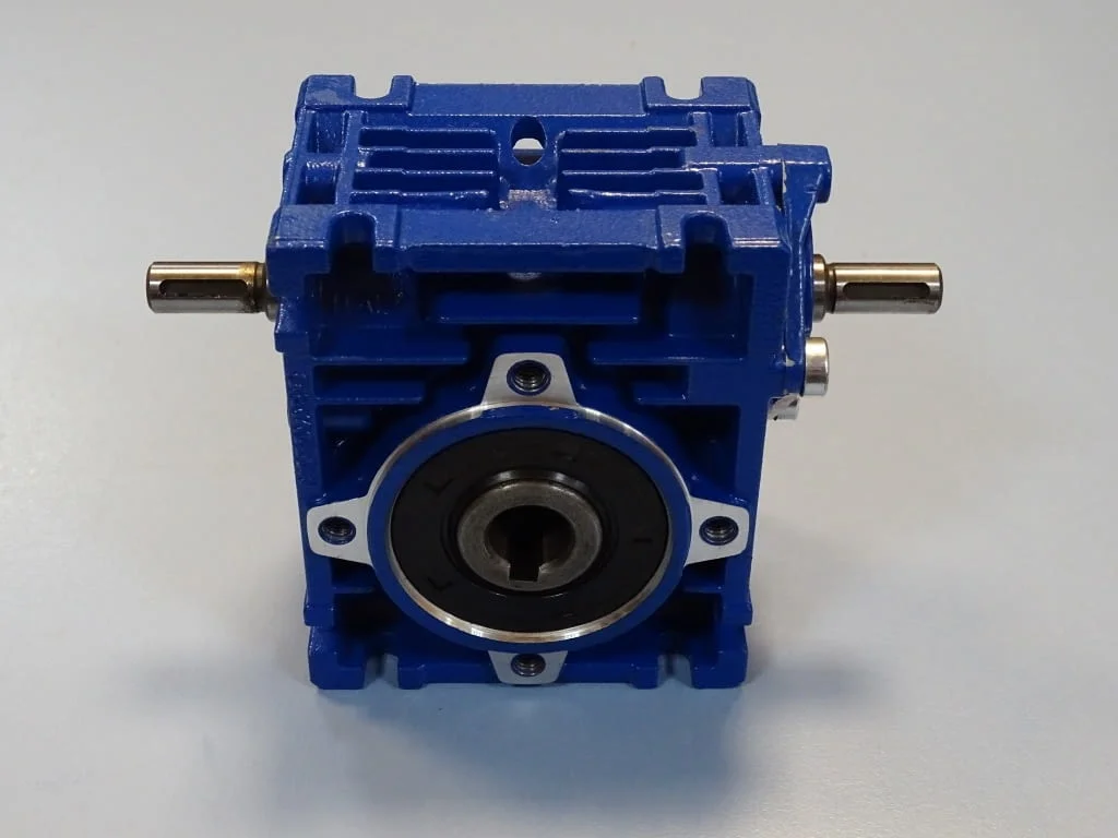 Червячен редуктор MOTOVARIO NRV030 worm gear reducer i:10.00
