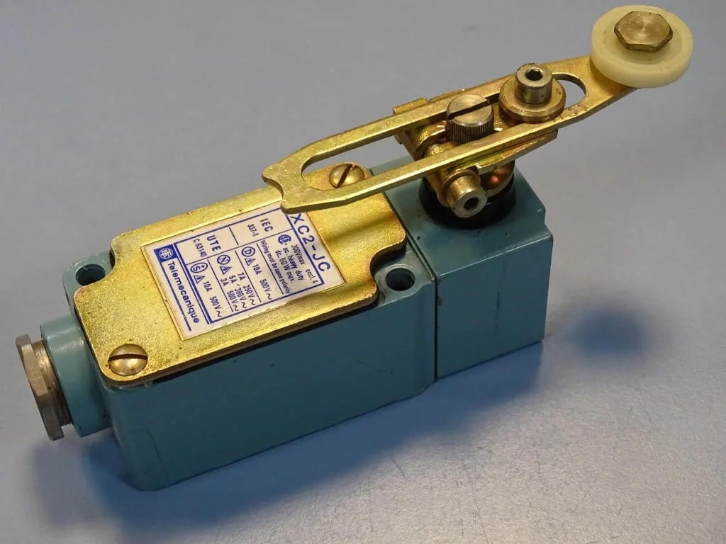 Изключвател Telemecanigue XC2-JC 0131 Limit Switch — снимка 8