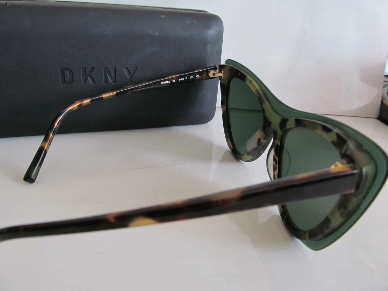 Слънчеви очила DKNY модерни дамски маркови мода стил кокетна красиви стилни хубави мадама аксесоар — снимка 3