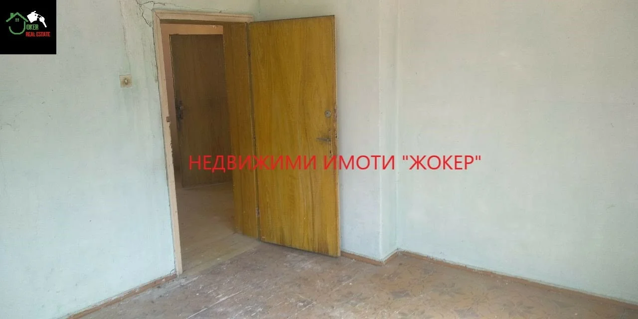 Етаж от къща с двор и гараж — снимка 5