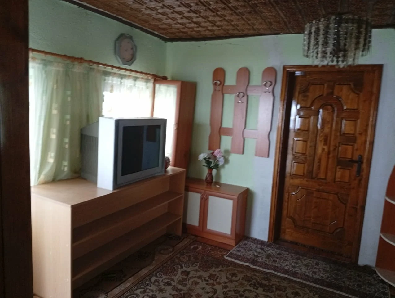 Двуетажна къща разположена в с.Динево, обл.Хасково — снимка 4