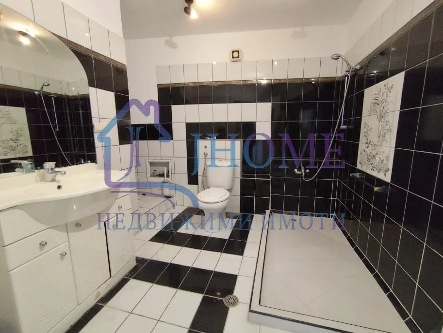 Уникален многостаен апартамент с ГАРАЖ, ул. Околчица — снимка 9