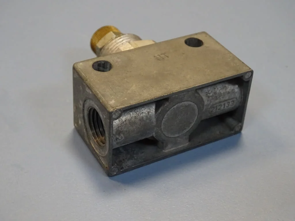 Пневматичен регулатор Festo GRA-1/4-B one-way Flow Control Valve 0.1-10Bar — снимка 5