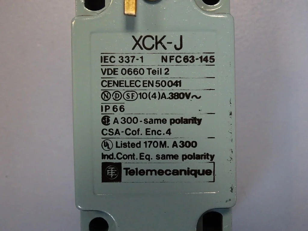 Краен изключвател Telemecanigue XCK-J10551 Limit Switch 380VAC — снимка 3