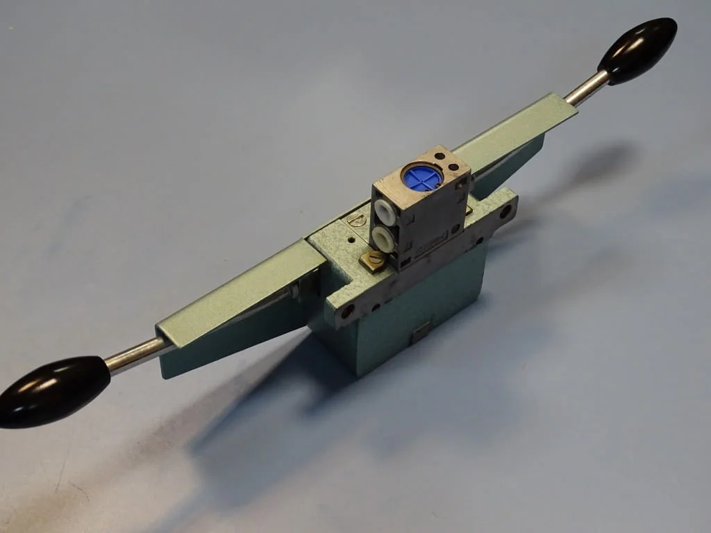 Пневматичен разпределител Festo 10096 ZW-3-1/4 B two handed valve — снимка 4
