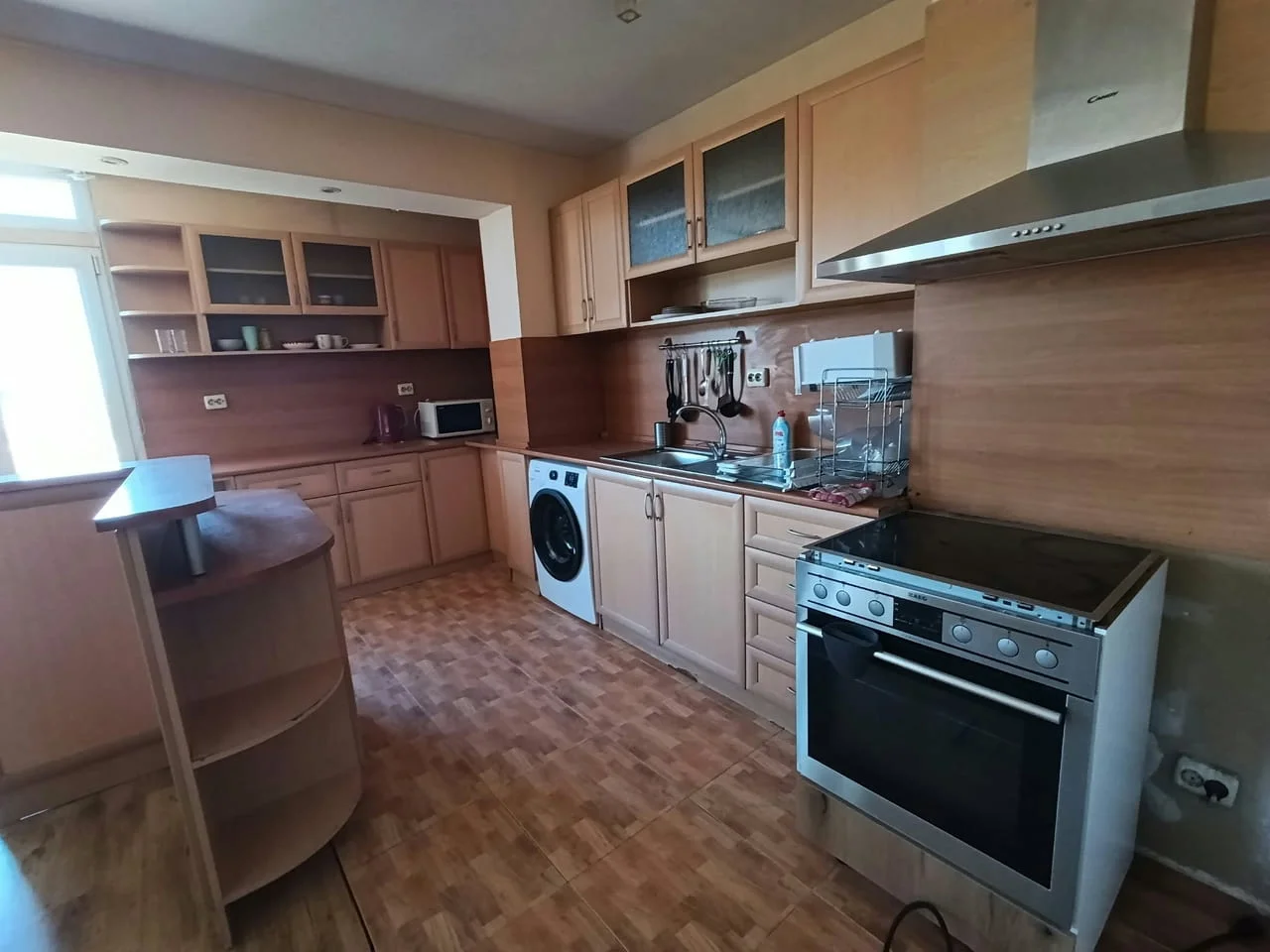 Даваме под наем тристаен апартамент в центъра на Пловдив — снимка 3