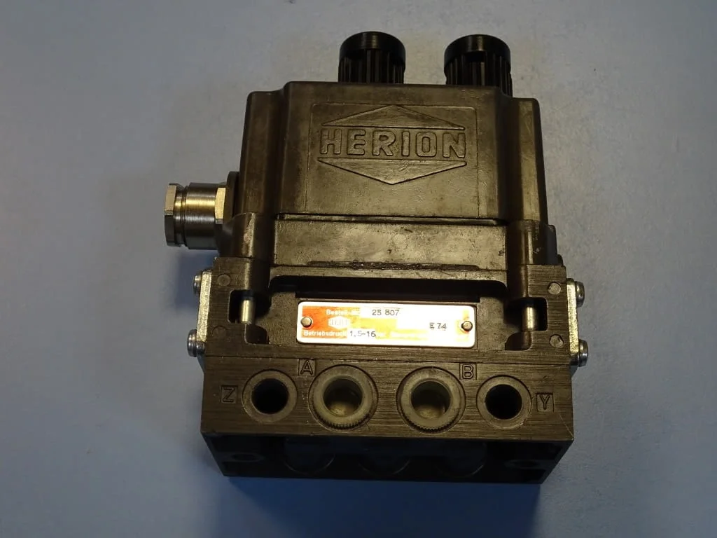 Пневматичен разпределител HERION 25507E74 Solenoid Valve 24VDC G1/8 — снимка 3