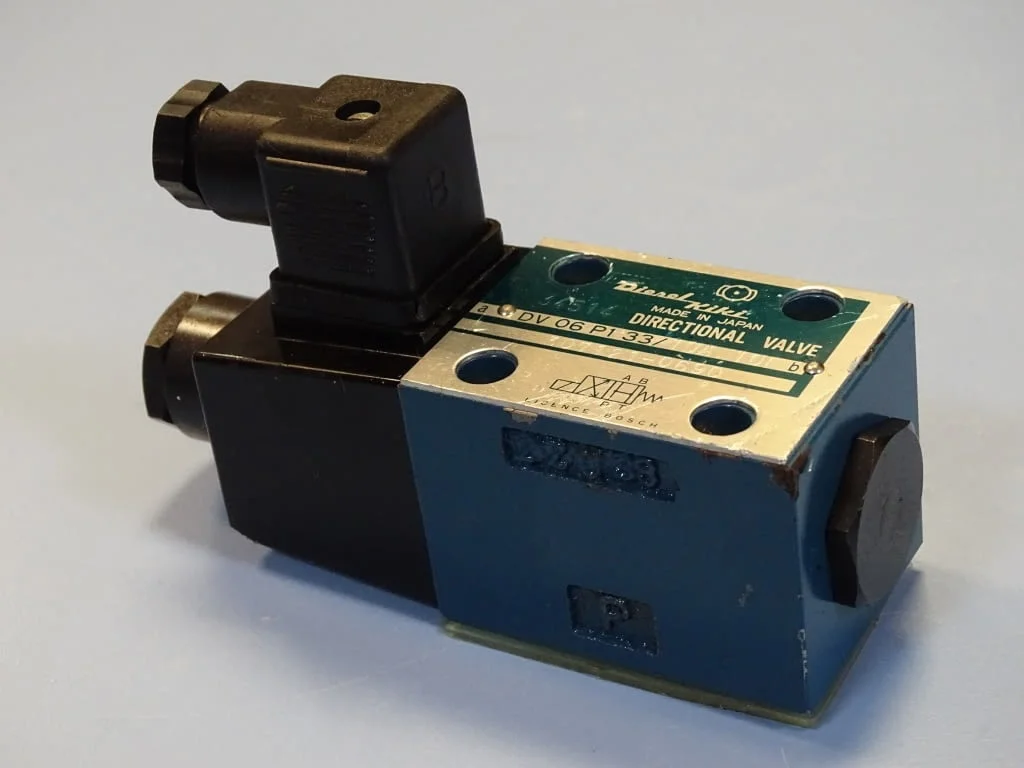 Хидравличен разпределител Diesel Kiki DV 06P133/10A 10L directional valve 100V — снимка 3