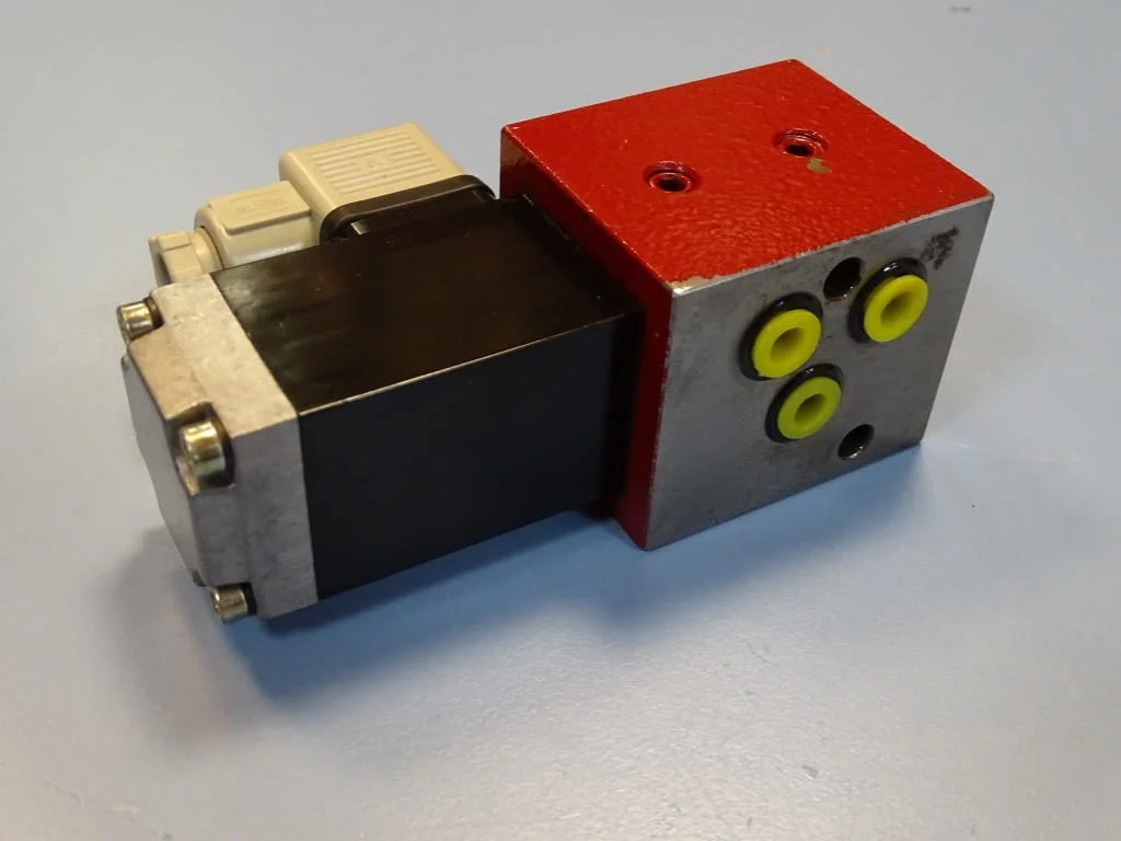 Хидравличен разпределител OSTERWALDER directional valve 24VDC за преси — снимка 5