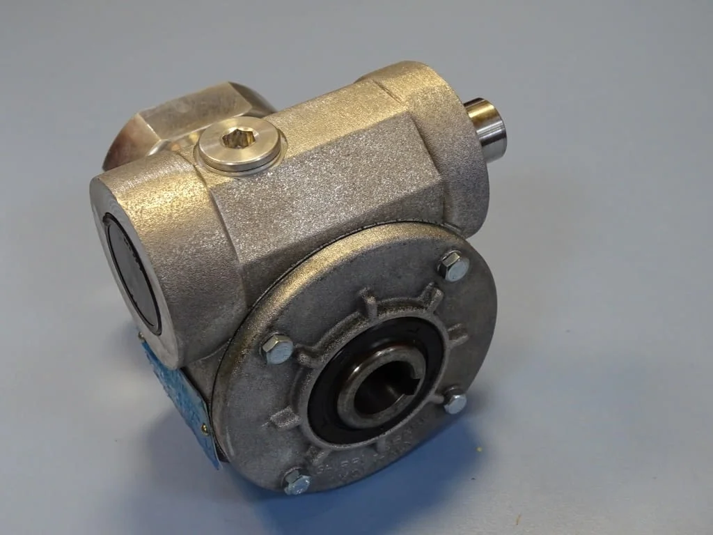 Червячен редуктор GHIRRI MOTORIDUTTORI MRV05 F1 worm gear reducer 1:10 — снимка 7