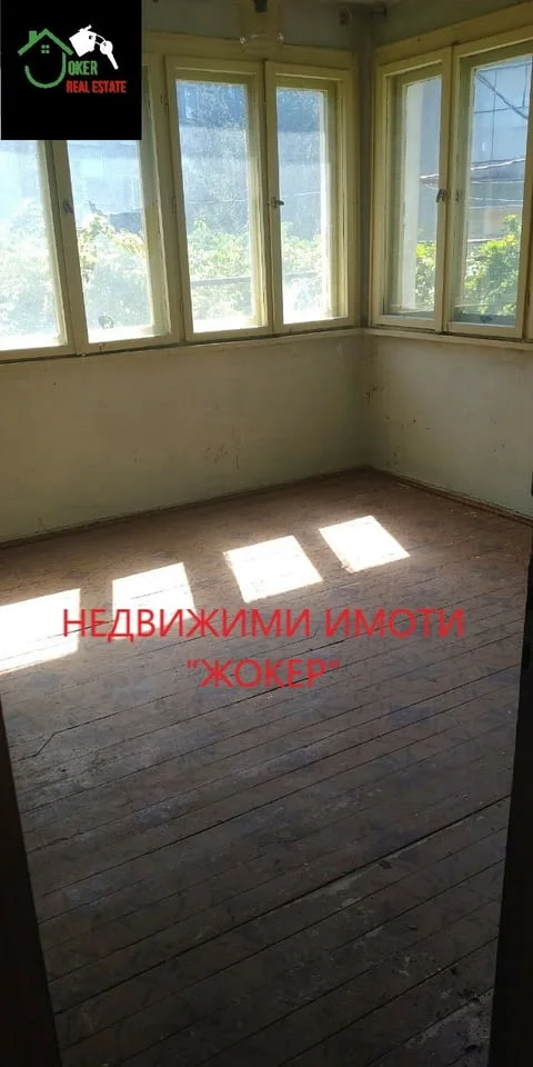 Етаж от къща с двор и гараж — снимка 6