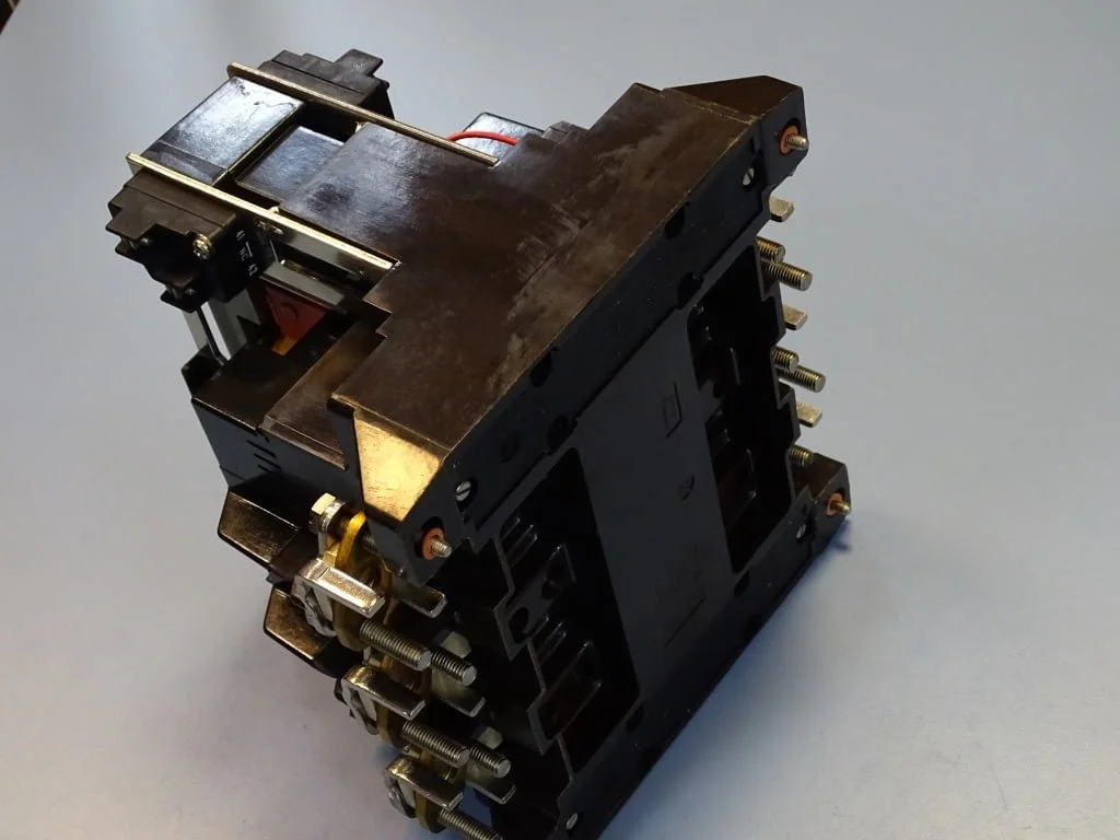 Контактор Klockner-Moeller DIL 8-22 universal contactor 300A 220V — снимка 9