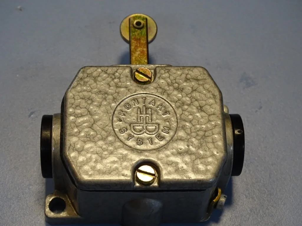 Краен изключвател VEB Robotron GWU1R Limit Switch 6A 500VAC — снимка 3