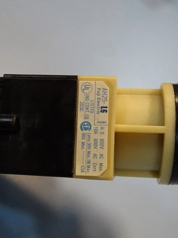 Команден бутон (светещ/задържане)FUJI Electric AH25-L6R10E command switch — снимка 4