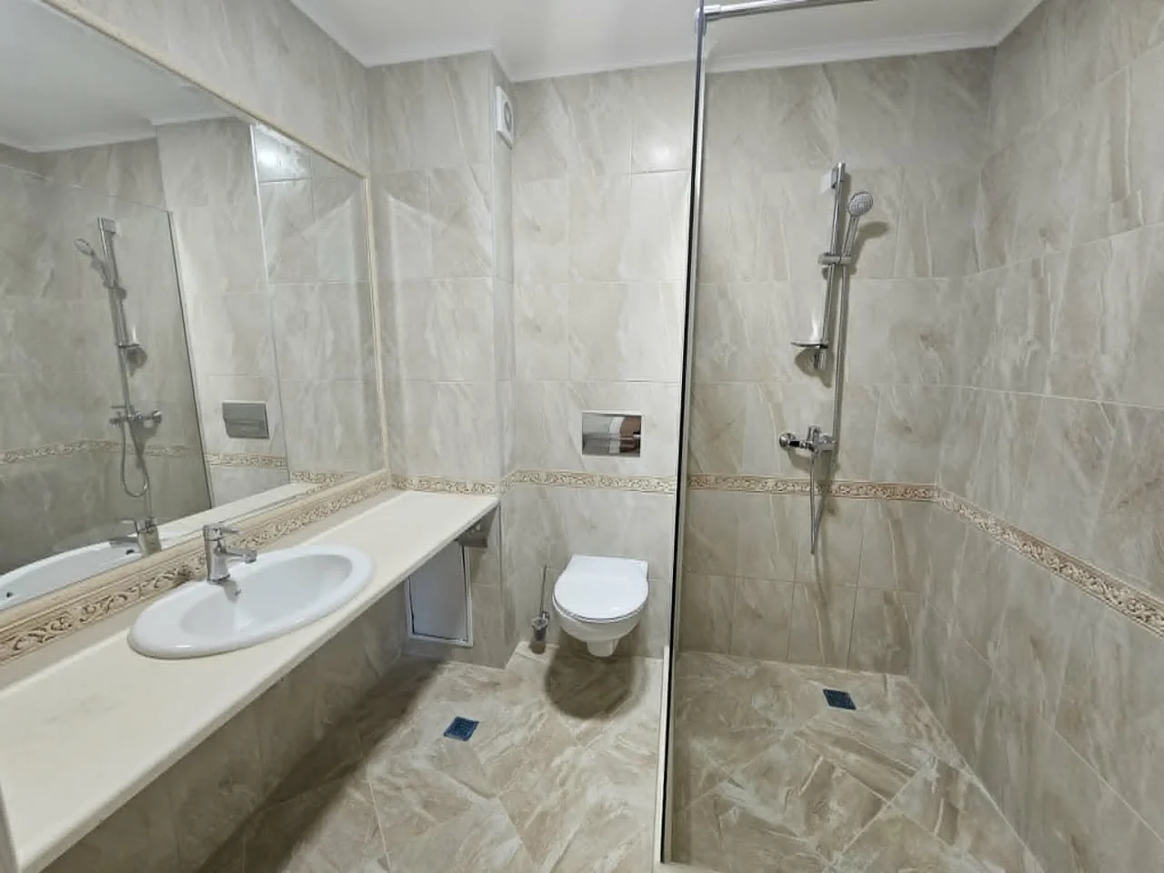 Тристаен Апартамент с паркомясто в престижния комплекс Varna South Bay Beach Residence - — снимка 7