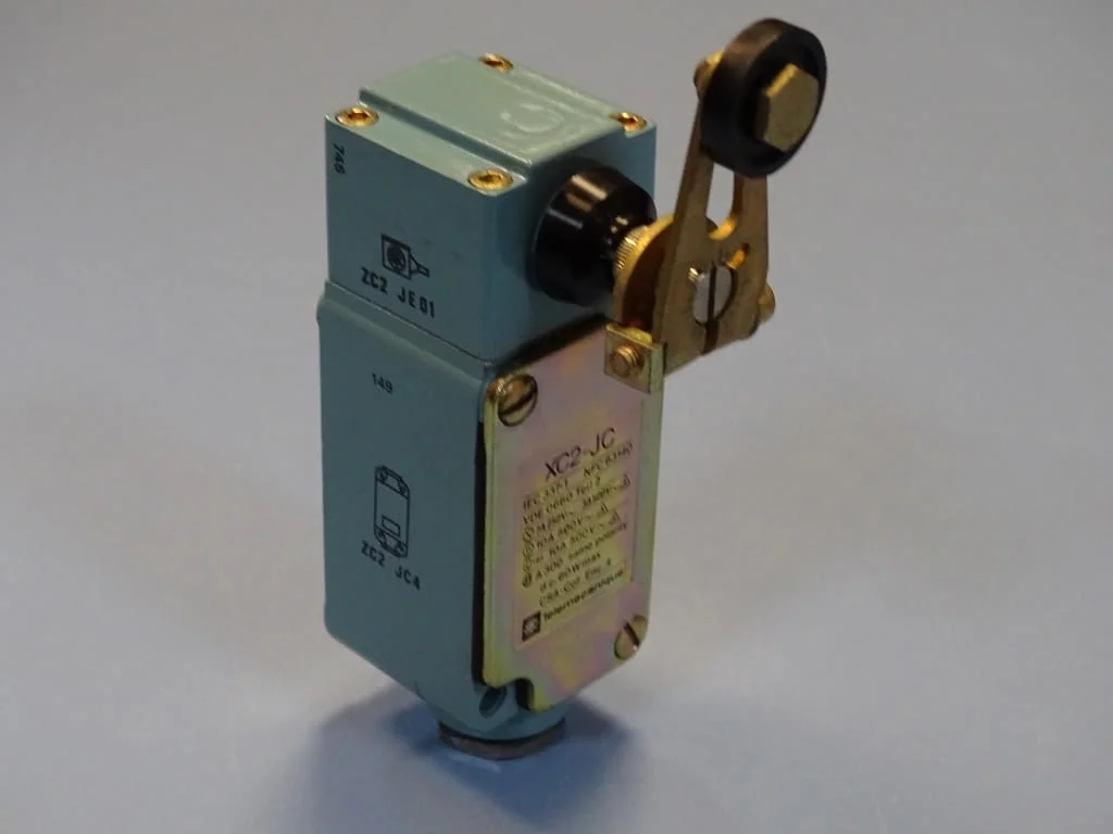 Изключвател краен Telemecanique XC2-JC/ ZC2 JE01/ XC2 JC4/ ZC2 JY11 Limit Switch — снимка 7
