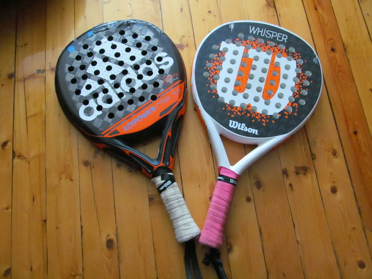 Две ракети плажен тенис падел бал Adidas Wilson игра хилки употребявани забележки забавление навън — снимка 2