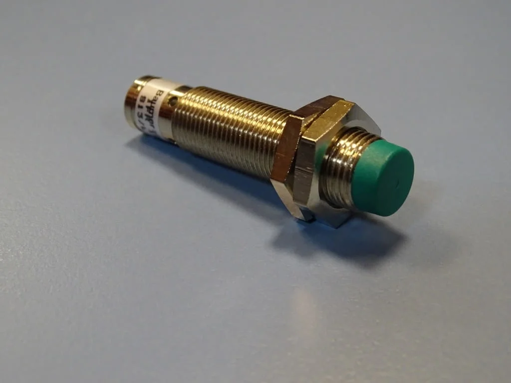 Индуктивен датчик Baumer Electric IFR 12.26.31/S13/L inductive sensor — снимка 2