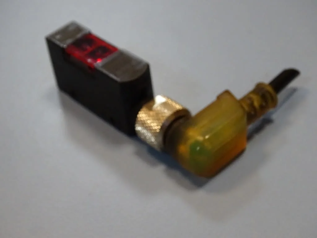 Фотоелектричен сензор Omron E3S-AD87 Photoelectric sensor 10-30VDC — снимка 6
