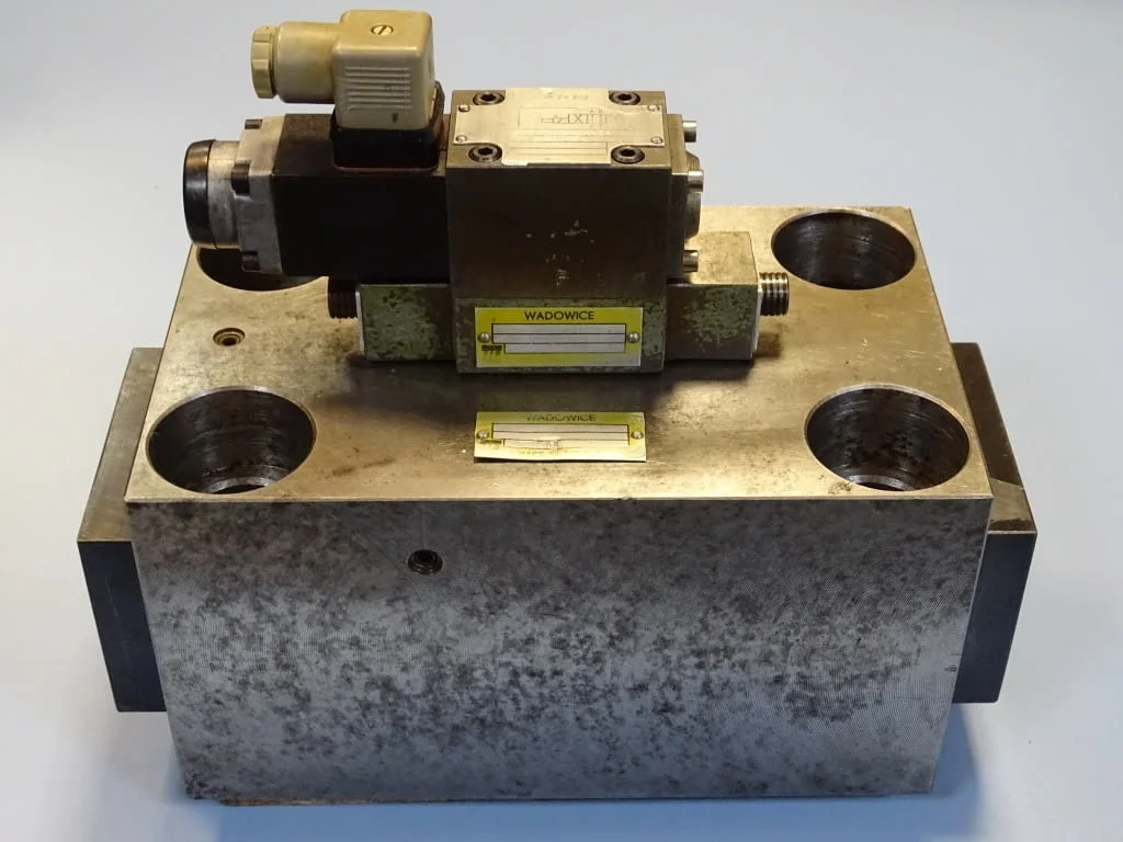 Хидравличен разпределител WADOWICE 4WE6051/024NZ4 2USSF-40/3 directional valve 24VDC — снимка 7