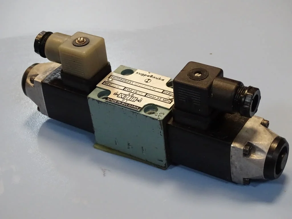Хидравличен разпределител "Хидравлика" тип РХ /00АМ 320Bar hidraulic solenoid valve — снимка 2