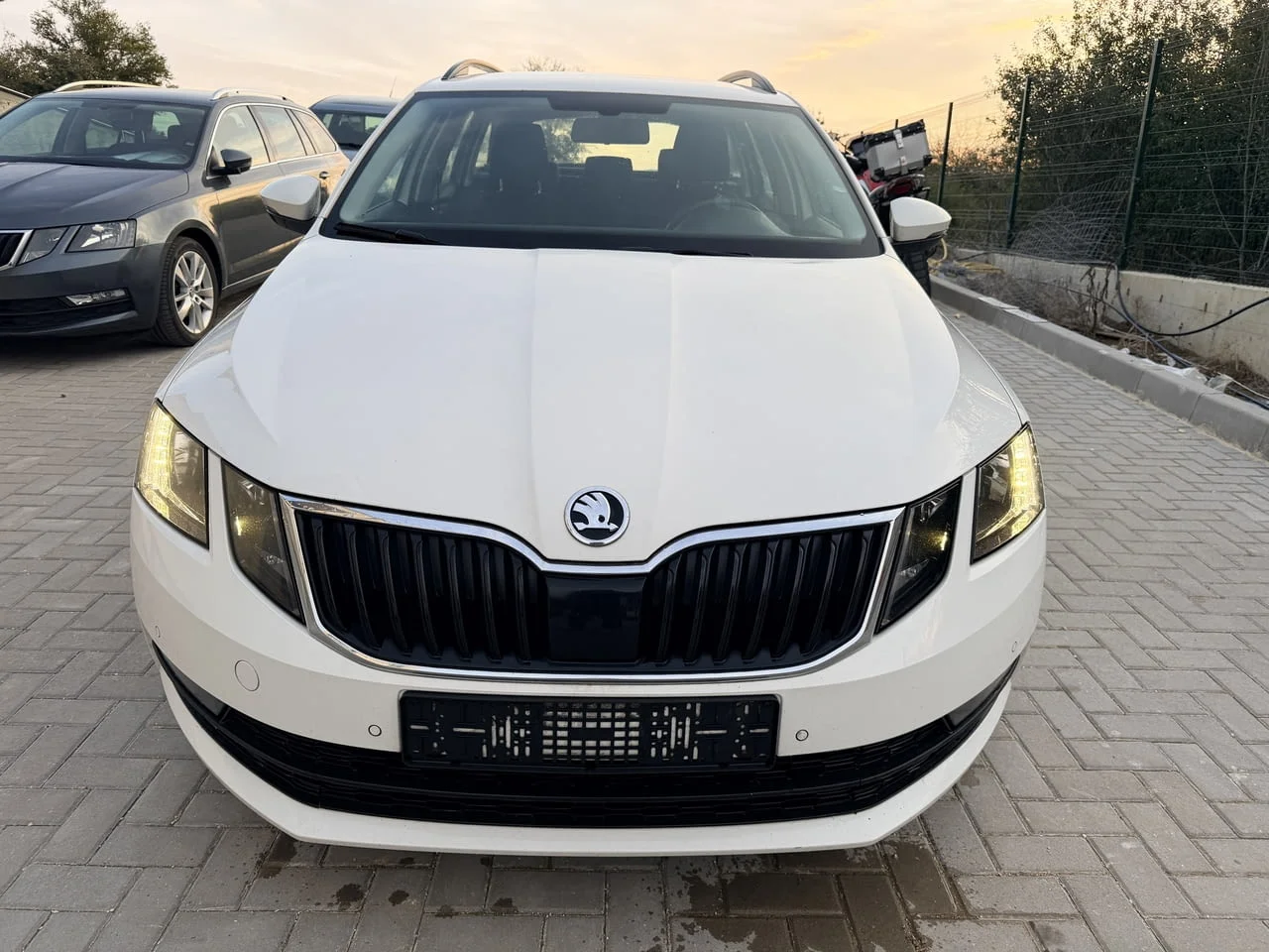 Skoda Octavia комби 1.5 TSI 150 кс., 6 ск., 2018 г., евро 6, 2 ключа, теглич, много добро състояние — снимка 2