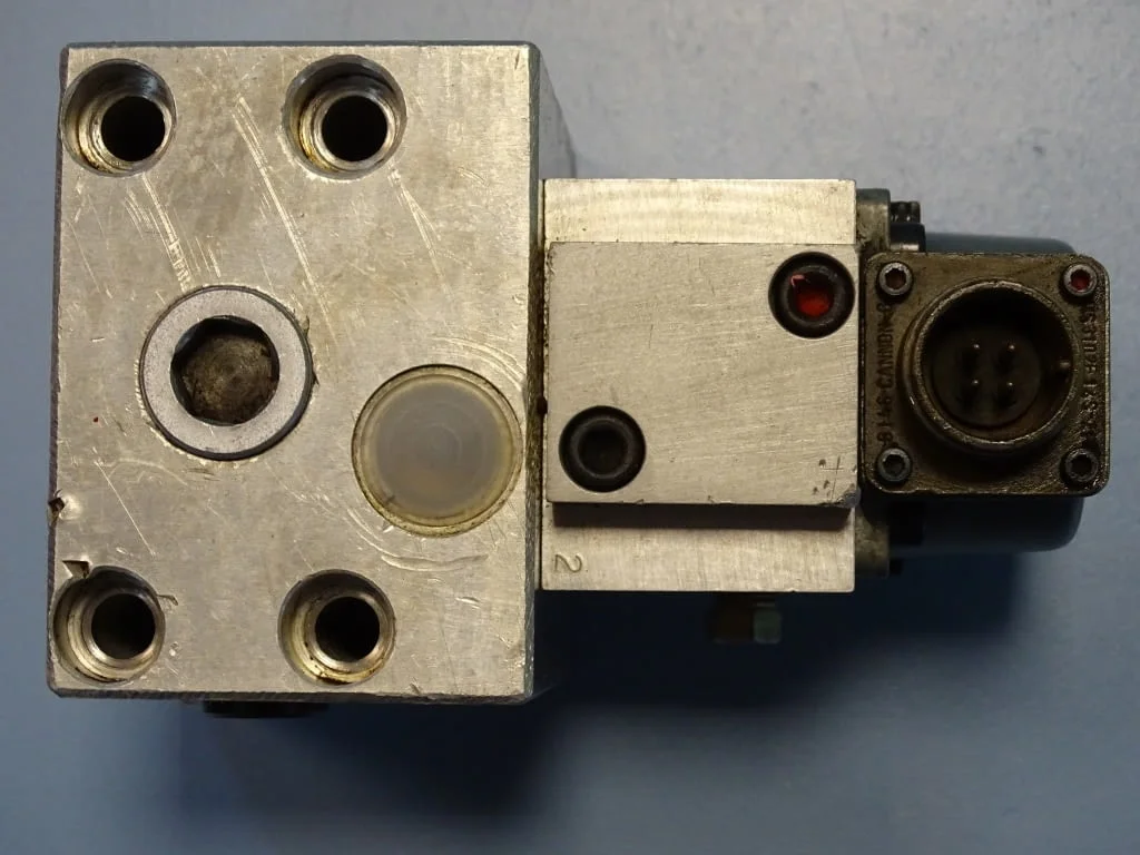 Серво клапан MOOG mod 77-720/77-715 flow control servo valve — снимка 7