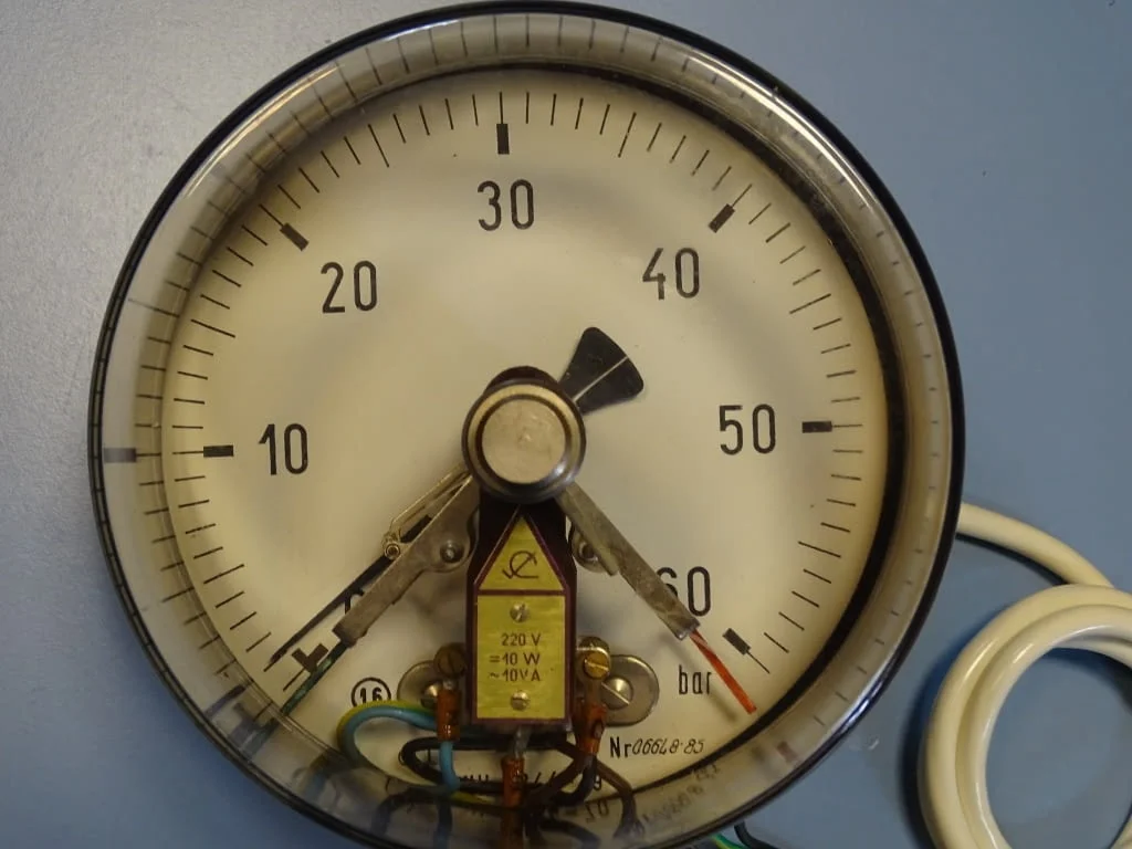 Ел. контактен манометър VEB ∅ 160 mm 60Bar — снимка 2